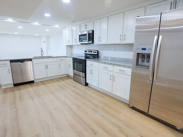 528 N Cogswell Dr — Photo 5