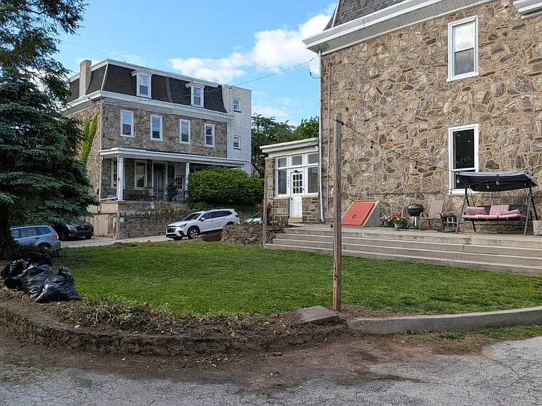 3504 Ainslie St — Photo 28