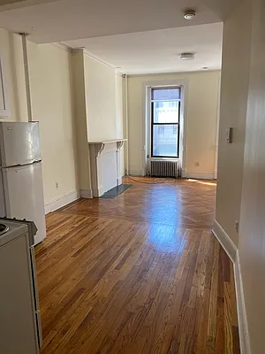 Rented by Hugawall Realty | media 18