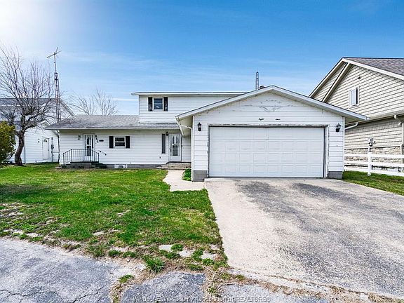 2nd image of 864 Point Pelee Dr