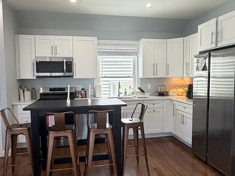 562 E 7th St #2 — Photo 7