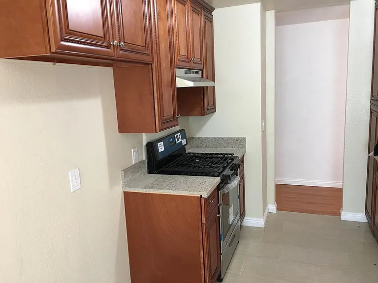 10842 Landale St #6 — Photo 7