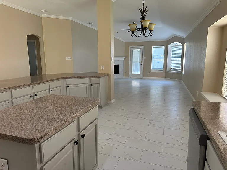 6609 Fairglen Dr — Photo 20