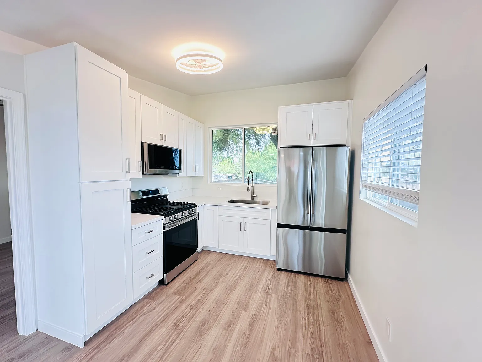 2 bed, 600 sqft, $2,500 — Photo 2