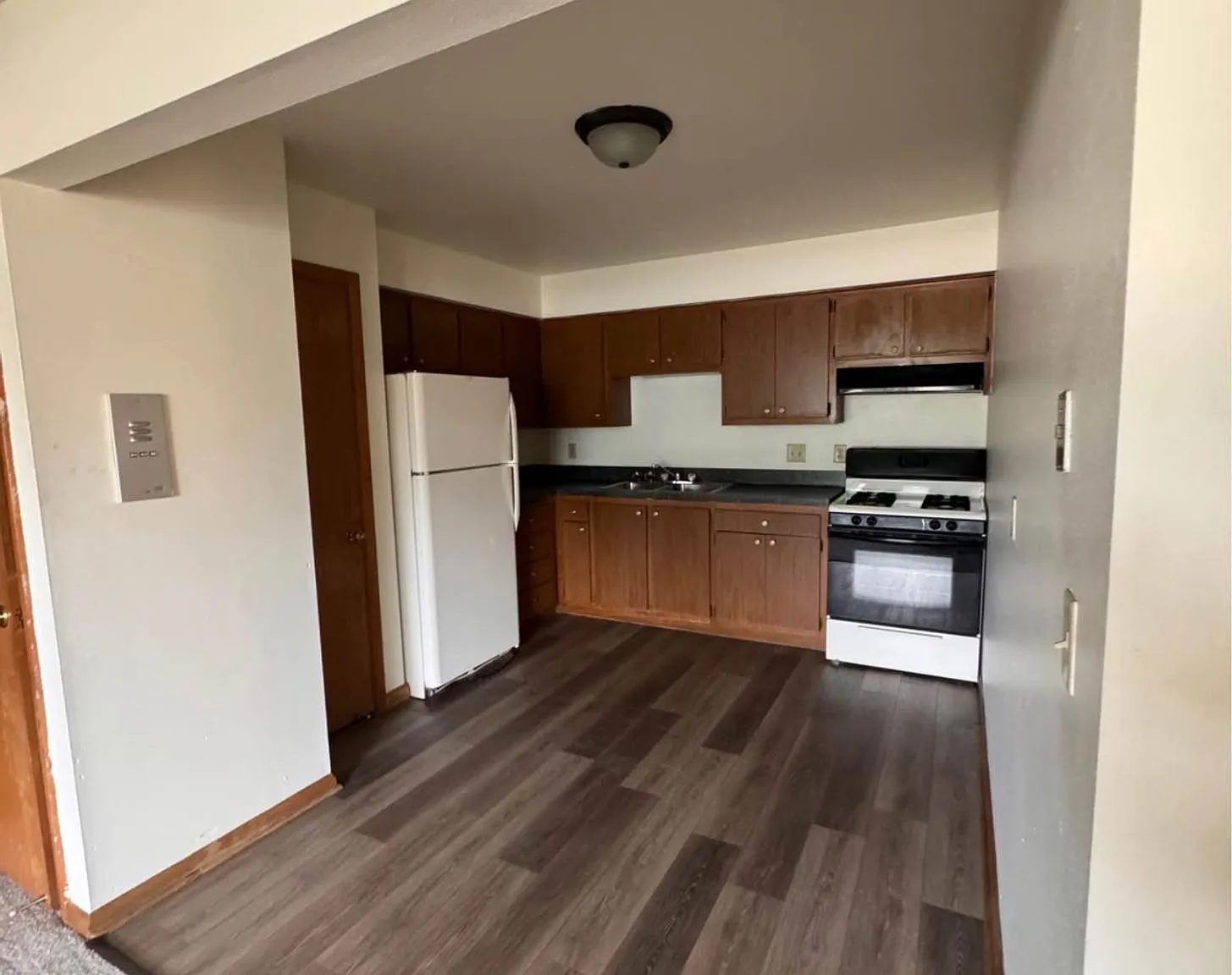 Garden Circle Apartments — Photo 4