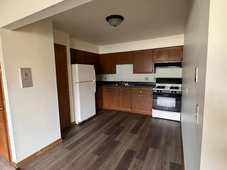 Garden Circle Apartments — Photo 4