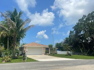 1305 Twin Lakes Ave, Nokomis, FL 34275