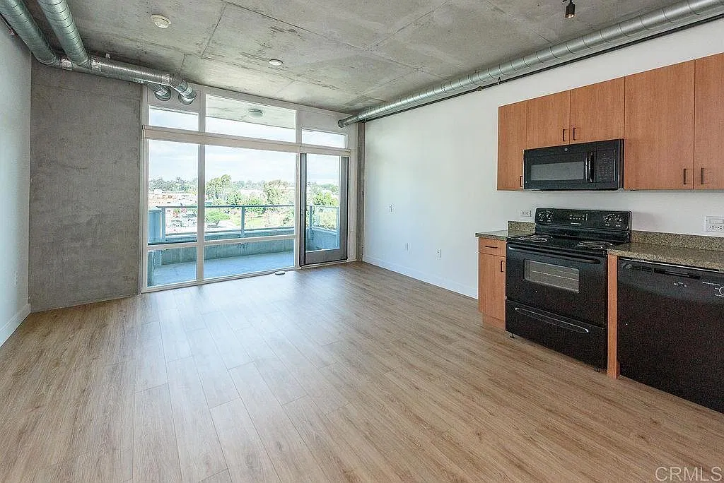 Studio, 1.0 bath, 470 sqft, $1,900 — Photo 3