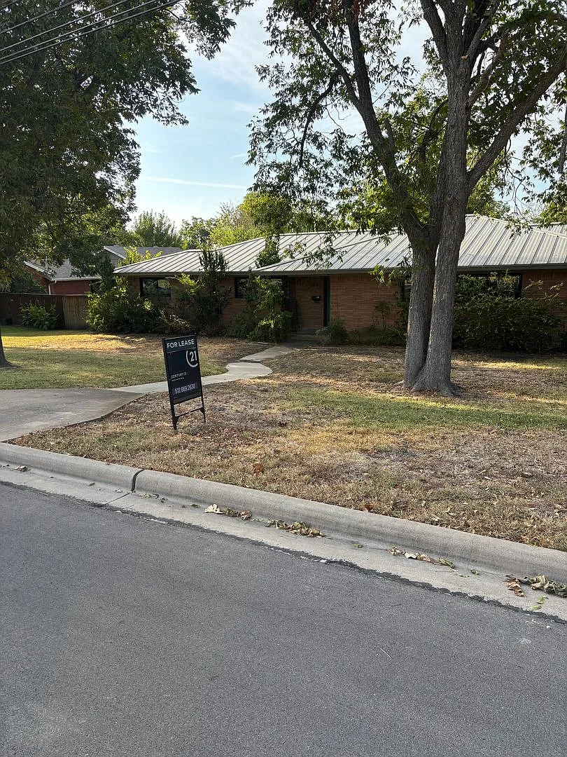 3 Bedroom 2 Bathroom Old Town Georgetown Home — Photo 1
