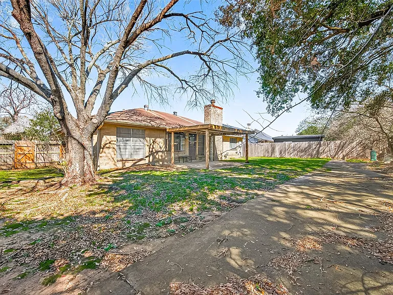 927 Comstock Springs Dr — Photo 4