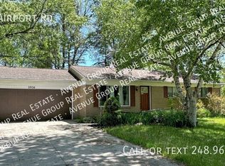 2936 Airport Rd, Waterford, MI 48329
