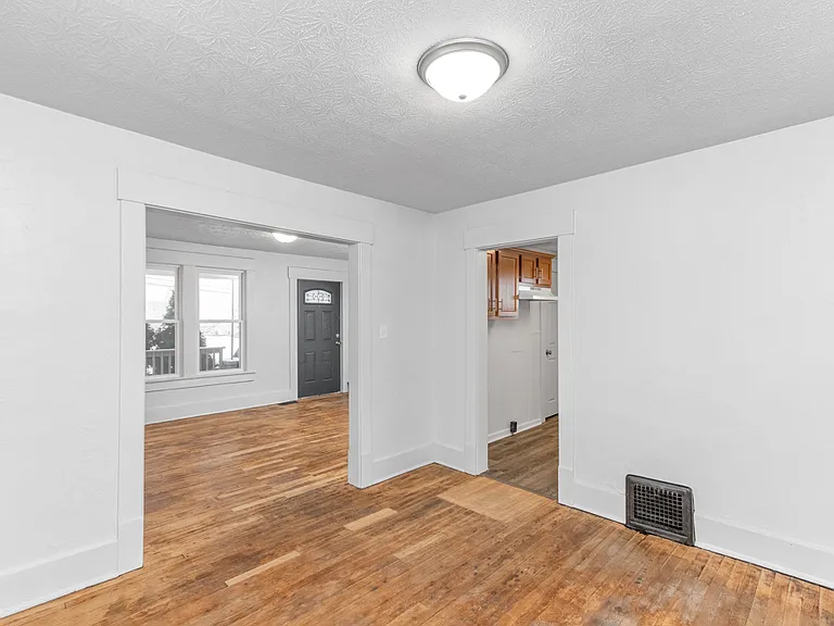2202 Georgetown Rd NE — Photo 6