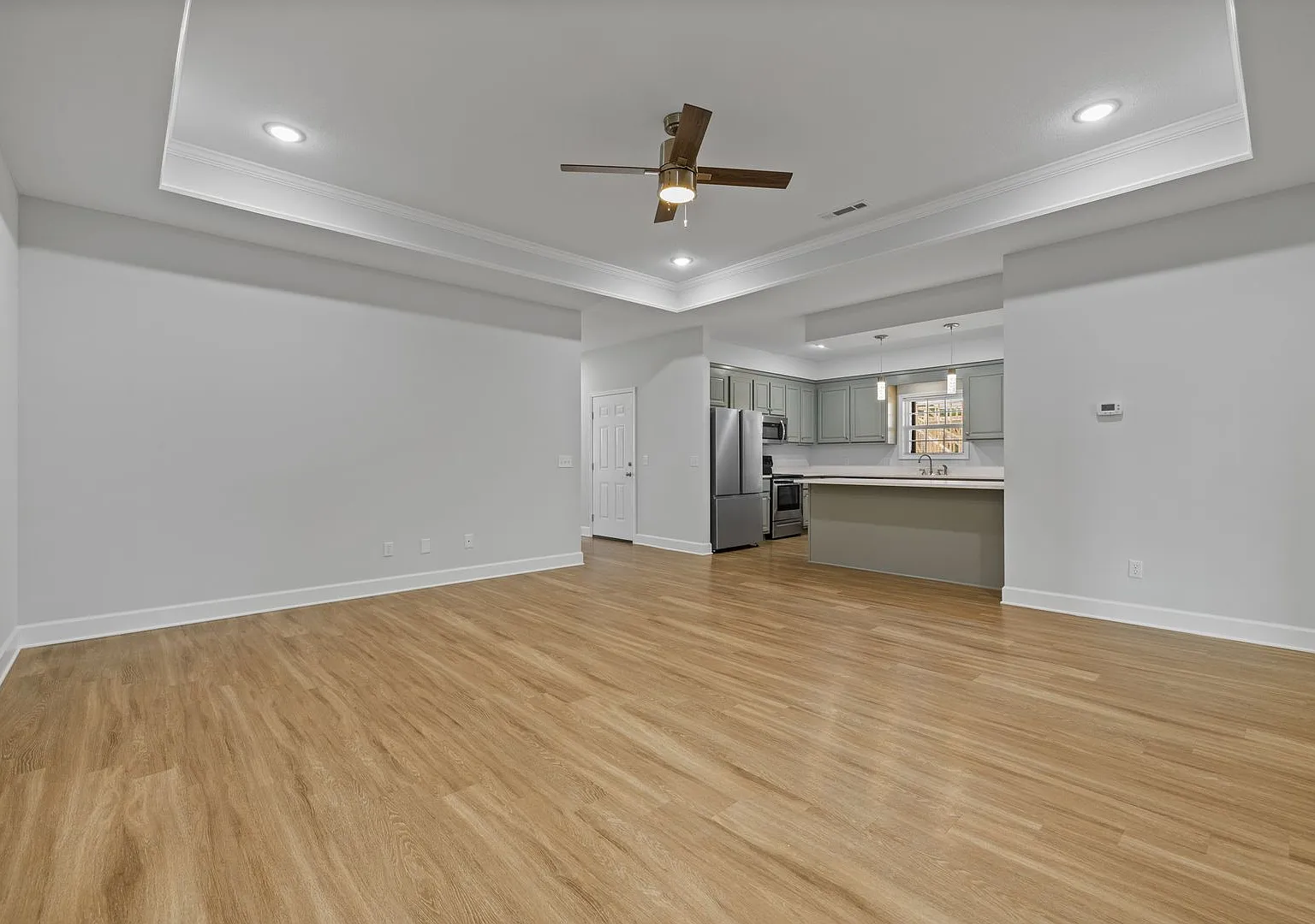 Newer Luxury Townhouse — Photo 4