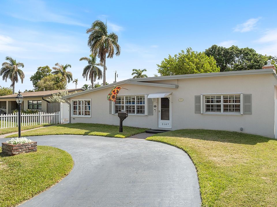 1st image of 2107 N 15TH Avenue