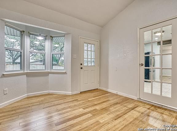 5th image of 4718 Lorelei Dr
