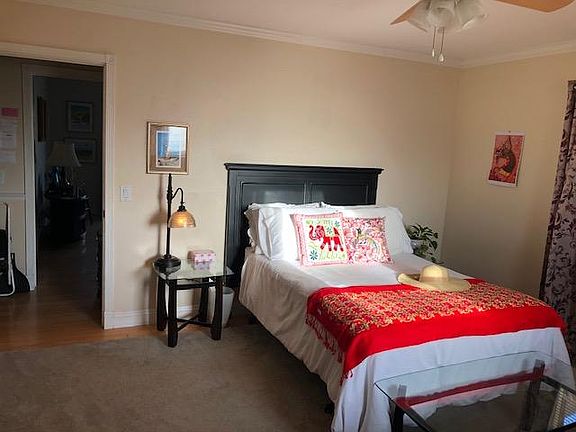 4th image of 1626 1/2 York Dr