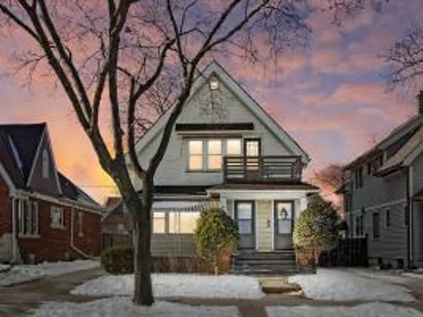 3021 N 61st St, Milwaukee, WI 53210