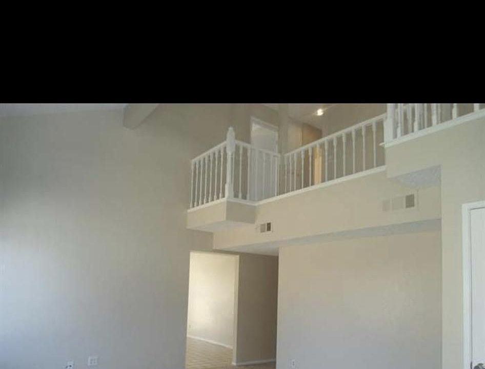 2nd image of 45814 Picadilly St