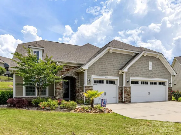 8035 Pastime Ln, Lake Wylie, SC 29710