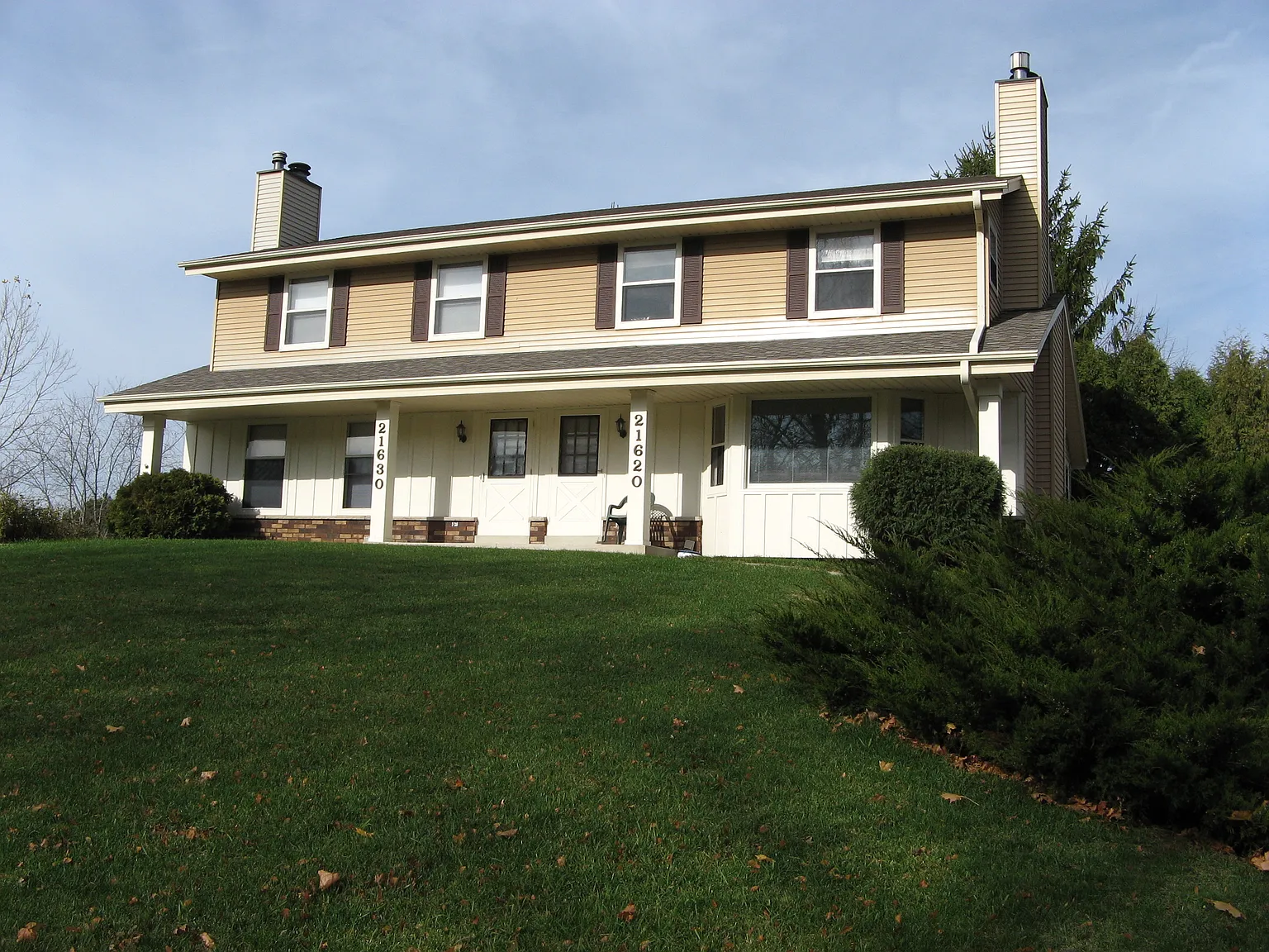 3 bed, 1.5 bath, 1409 sqft, $2,300 — Photo 1