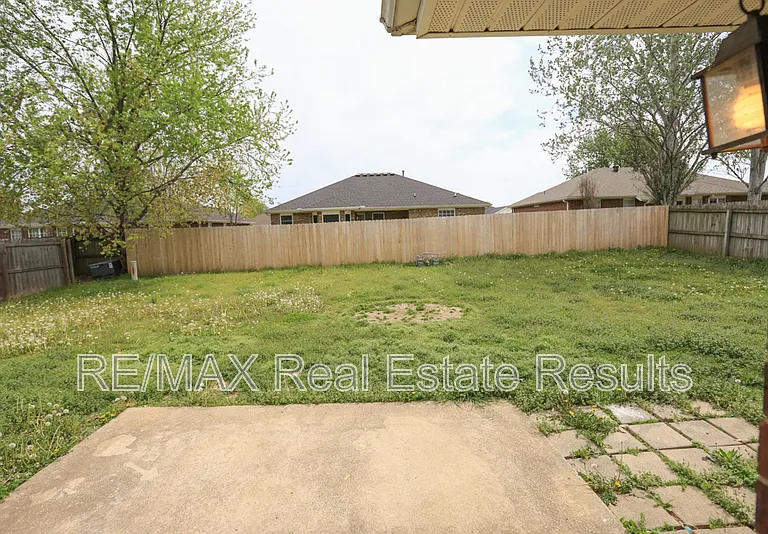 1907 SW Columbus Rd — Photo 25