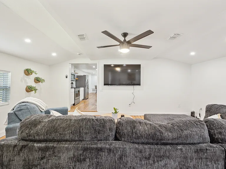 229 Sherman Dr — Photo 6
