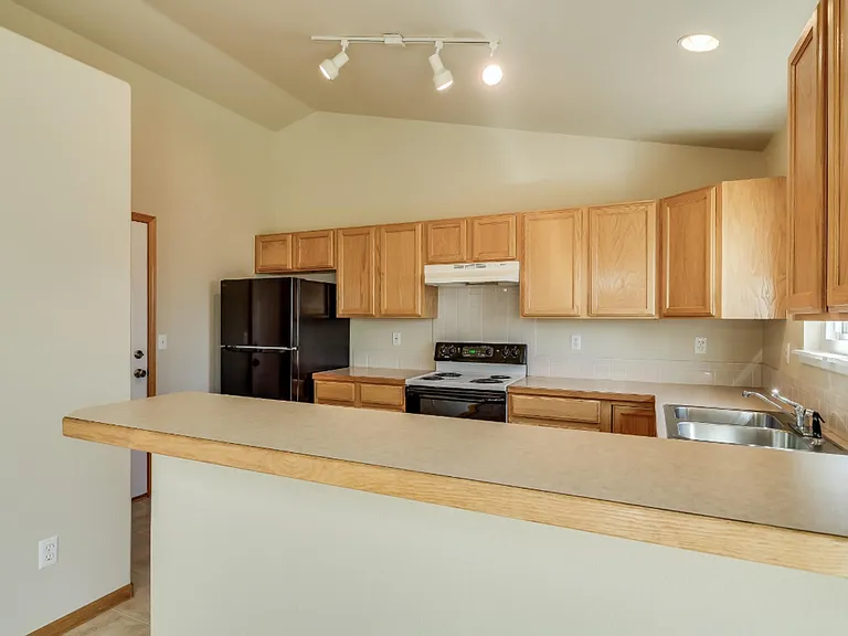 883 Emerald Dr — Photo 7
