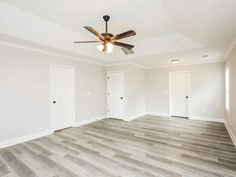368 Embassy Dr — Photo 9