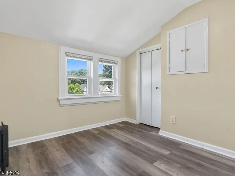 196 Broughton Ave — Photo 12