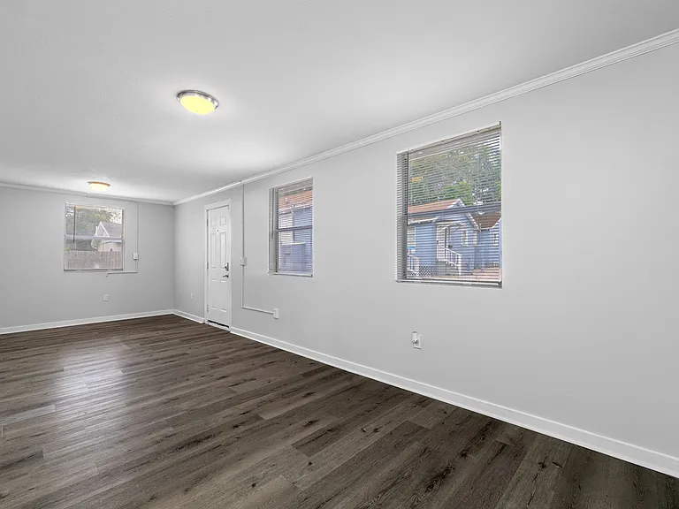 7707 N Huntley Ave — Photo 6
