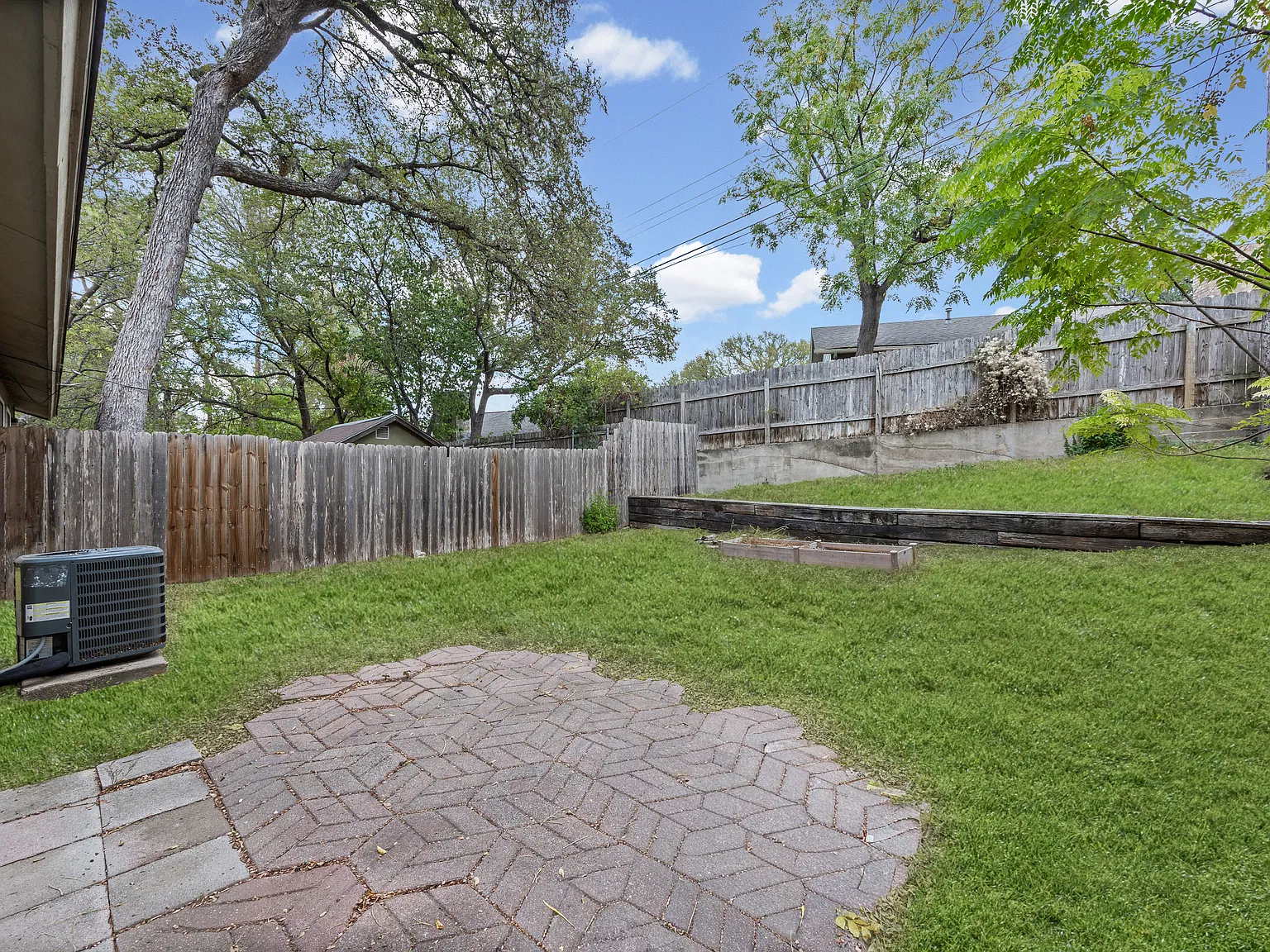3 bed, 846 sqft, $2,150 — Photo 3