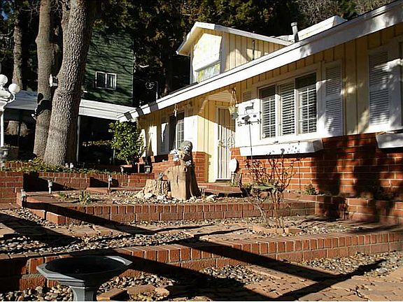 2nd image of 1739 Nob Hill Dr