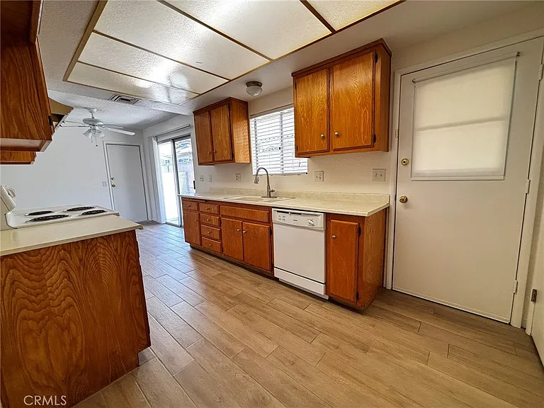 743 Evergreen St — Photo 8