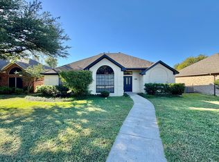 204 Pear Tree Pl, Denton, TX 76207