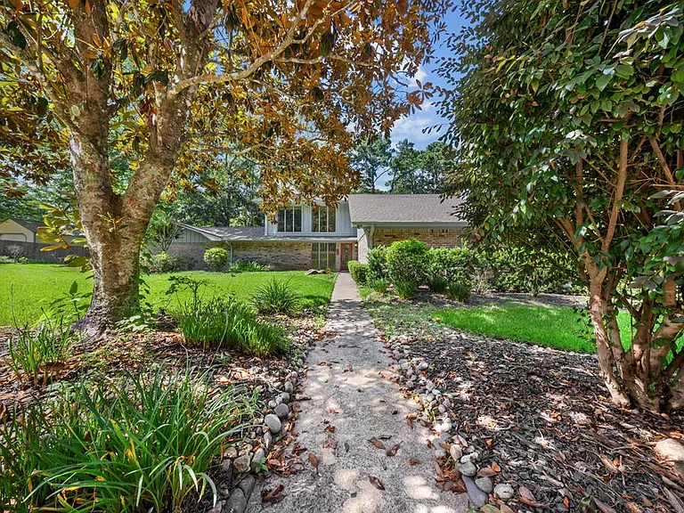 1027 Creek Bend Dr — Photo 1