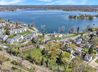 9045 Hillcrest Dr, Whitmore Lake, MI 48189