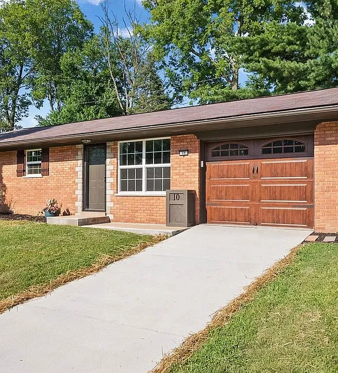 10 Whiteside Dr photo 1