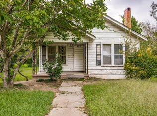 807 N 6th St, Crockett, TX 75835