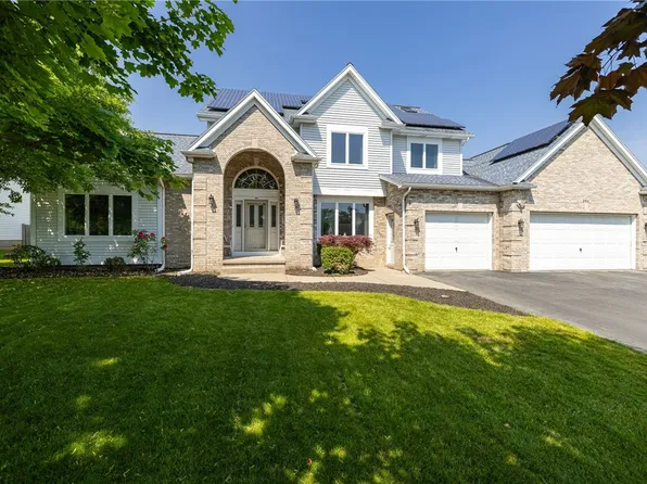 204 Red Hickory Dr, Rochester, NY 14626