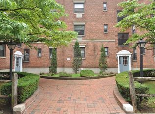 20206 42nd Ave APT 3C, Bayside, NY 11361