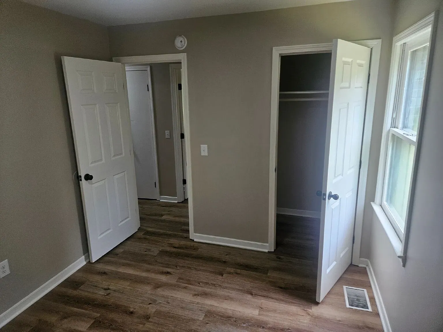 3 bed, 1.5 bath, 1050 sqft, $1,475 — Photo 3