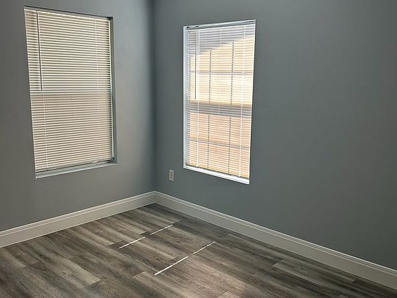 5th image of 5409 Manor Rd