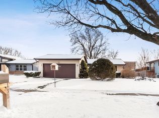 131 Mayer Ave, Wheeling, IL 60090