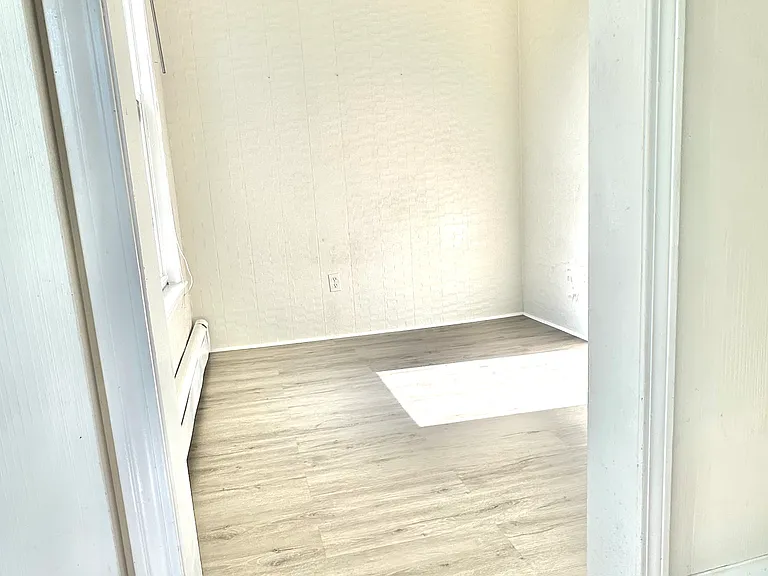 423 Meridian St #3 — Photo 4