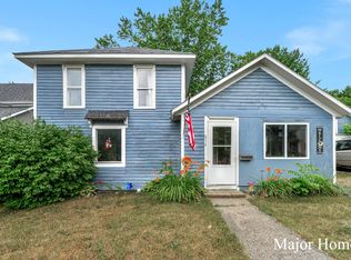 814 Pearl St, Belding, MI 48809