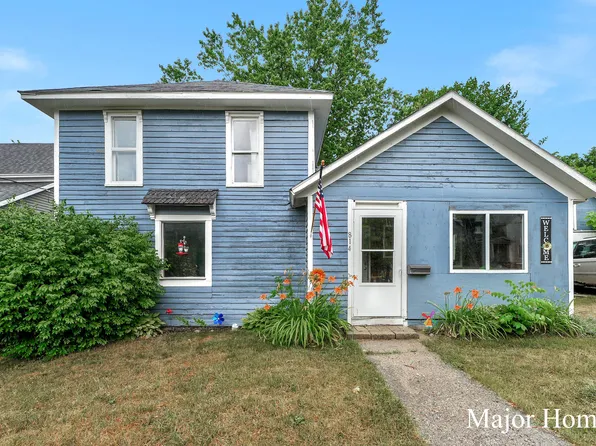 814 Pearl St, Belding, MI 48809