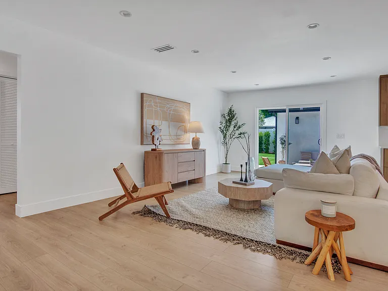18406 Jovan St — Photo 13