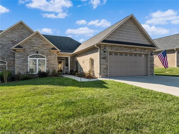 151 Greystone Ln, Mount Airy, NC 27030