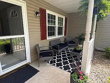 11305 Kelly Dr — Photo 2