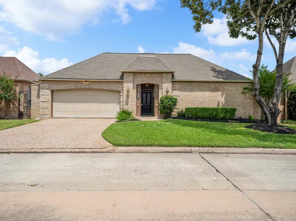 350 Champions Dr #Iii, Houston, TX 77069